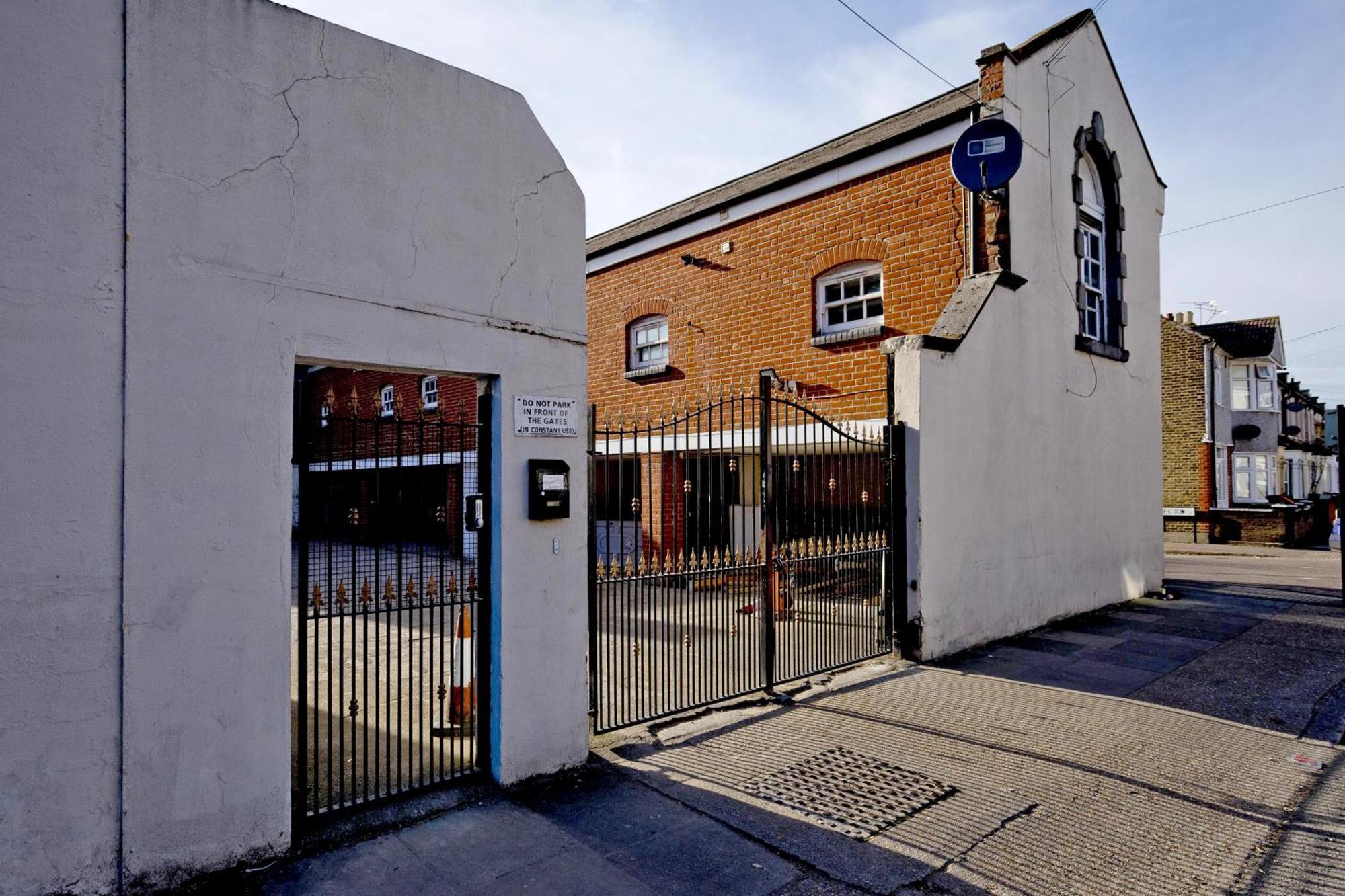 Imperial Barking Road Apartment
